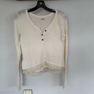 Hollister Cream Long Sleeve Fitted thermal feel, size - small